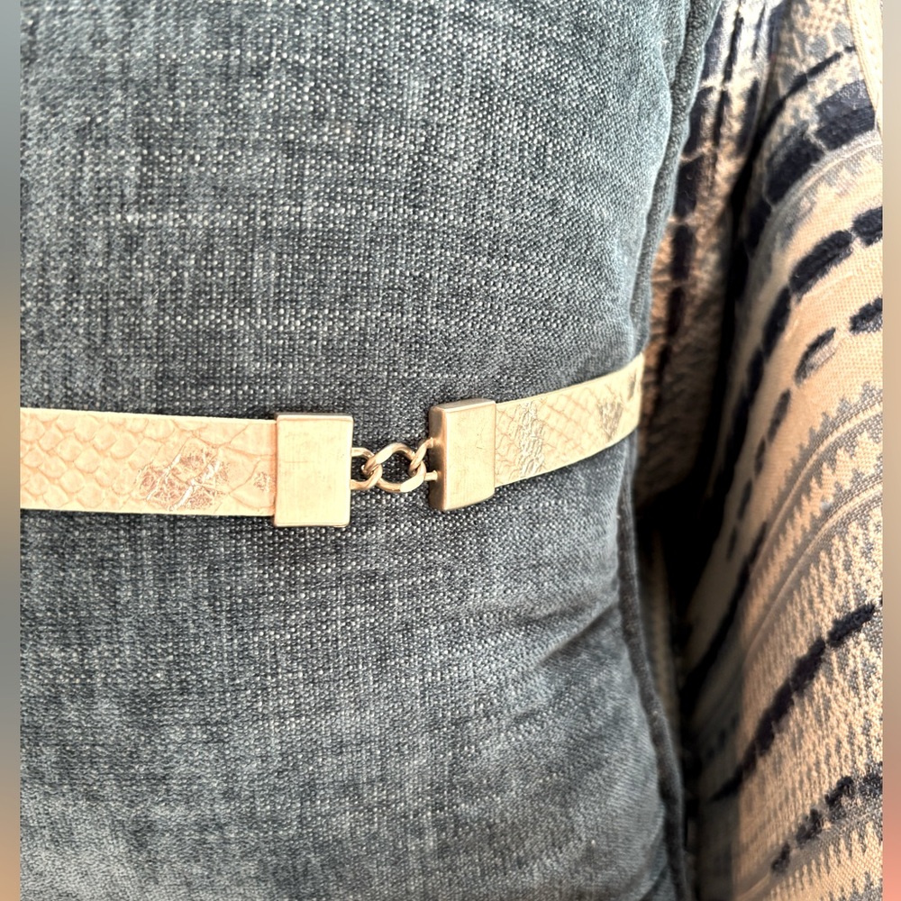 St. John Designer Snakeskin Italian Leather Skinny Belt Size Large Silver Cream - Picture 5 of 16